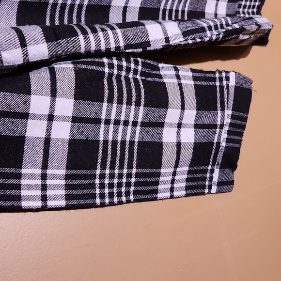 Off the Shoulder Plaid Blouse - Picture 4 of 7